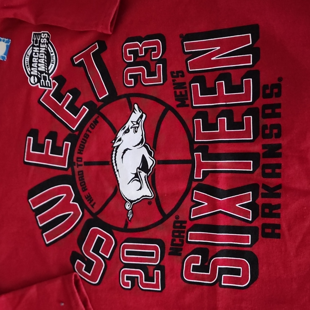 NCAA Arkansas Razorbacks Tshirt - Picture 2 of 5